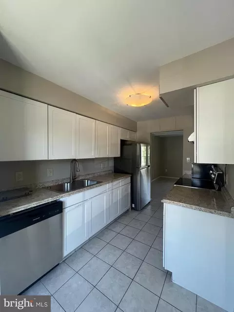 Kitchen - 1005 Marsden Ct, Sterling, VA 20164 photo 4 of 5