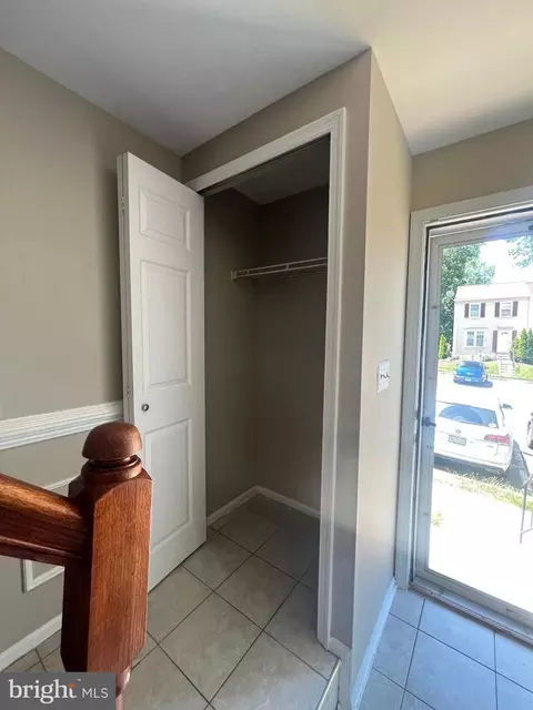 Entry Way - 1005 Marsden Ct, Sterling, VA 20164 photo 8 of 9