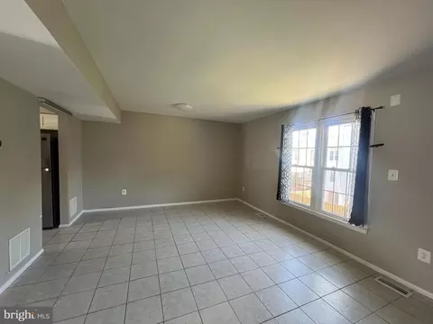 Living - 1005 Marsden Ct, Sterling, VA 20164 photo 1 of 2