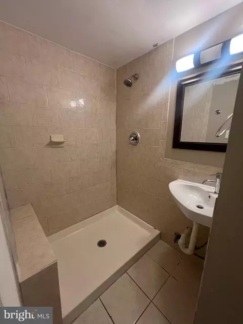 Bath - 1005 Marsden Ct, Sterling, VA 20164 photo 2 of 2