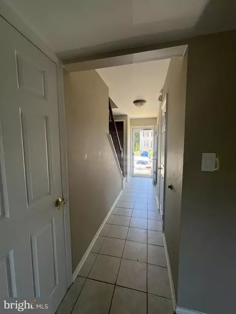 Entry Way - 1005 Marsden Ct, Sterling, VA 20164 photo 1 of 9