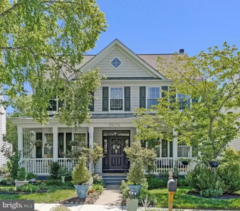25496 Heathfield Cir, Chantilly, VA 20152