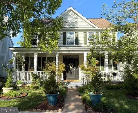 25496 Heathfield Cir, Chantilly, VA 20152