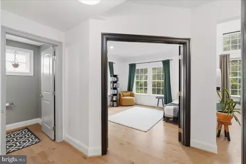 Entry Way - 42414 Pine Forest Dr, Chantilly, VA 20152 photo 9 of 16