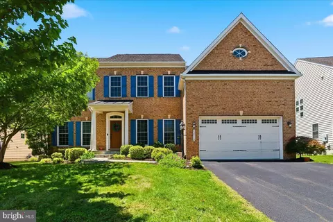42414 Pine Forest Dr, Chantilly, VA 20152