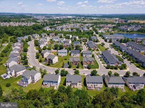 View/Area - 42414 Pine Forest Dr, Chantilly, VA 20152 photo 9 of 12