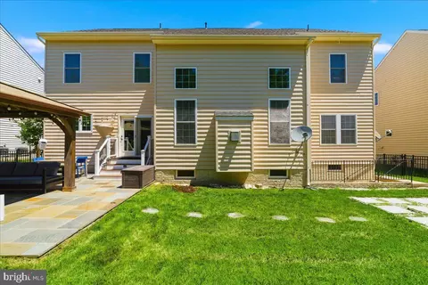Exterior - 42414 Pine Forest Dr, Chantilly, VA 20152 photo 5 of 7