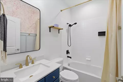 Bath - 42414 Pine Forest Dr, Chantilly, VA 20152 photo 4 of 5