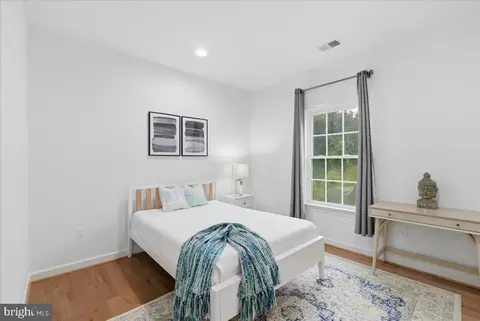 Bedroom - 42414 Pine Forest Dr, Chantilly, VA 20152 photo 9 of 11