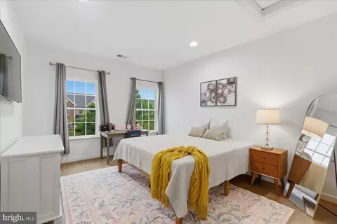Bedroom - 42414 Pine Forest Dr, Chantilly, VA 20152 photo 3 of 11
