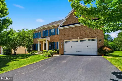 Exterior - 42414 Pine Forest Dr, Chantilly, VA 20152 photo 3 of 7