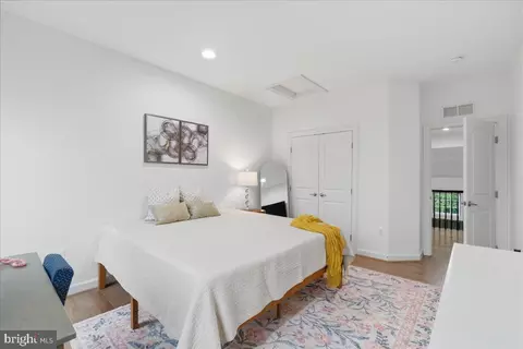 Bedroom - 42414 Pine Forest Dr, Chantilly, VA 20152 photo 4 of 11