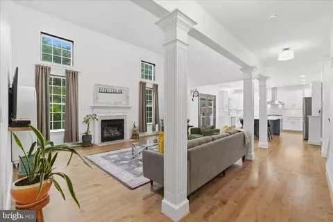 Entry Way - 42414 Pine Forest Dr, Chantilly, VA 20152 photo 6 of 16