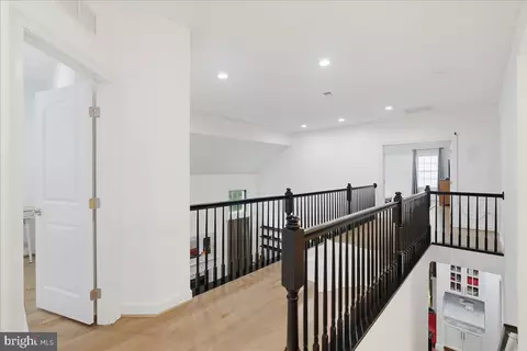 Entry Way - 42414 Pine Forest Dr, Chantilly, VA 20152 photo 16 of 16