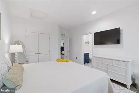 Bedroom - 42414 Pine Forest Dr, Chantilly, VA 20152 photo 5 of 11