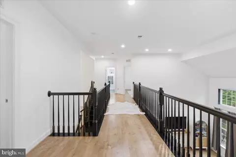 Entry Way - 42414 Pine Forest Dr, Chantilly, VA 20152 photo 13 of 16
