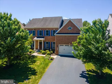 Exterior - 42414 Pine Forest Dr, Chantilly, VA 20152 photo 4 of 7