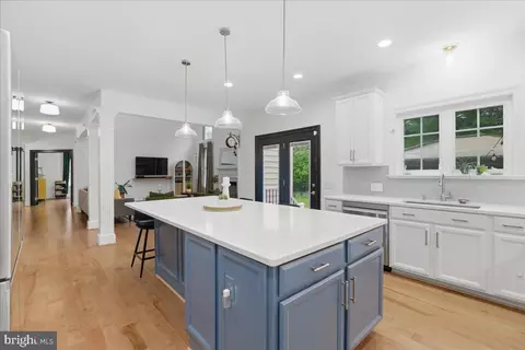 Entry Way - 42414 Pine Forest Dr, Chantilly, VA 20152 photo 8 of 16