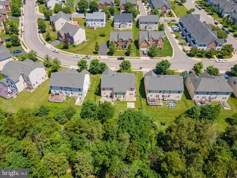 View/Area - 42414 Pine Forest Dr, Chantilly, VA 20152 photo 8 of 12
