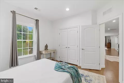 Bedroom - 42414 Pine Forest Dr, Chantilly, VA 20152 photo 10 of 11