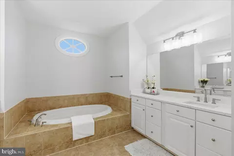 Bath - 42414 Pine Forest Dr, Chantilly, VA 20152 photo 3 of 5