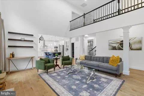 Entry Way - 42414 Pine Forest Dr, Chantilly, VA 20152 photo 3 of 16
