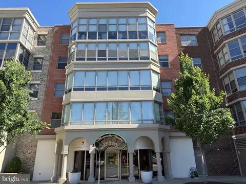 19370 Magnolia Grove Sq #403, Leesburg, VA 20176