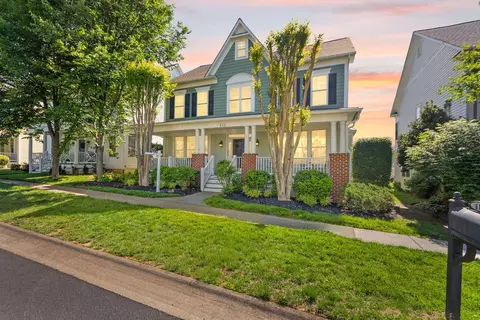 612 Greysands Ln, Purcellville, VA 20132