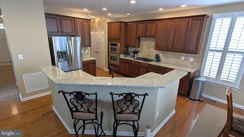 Kitchen - 43161 Barnstead Dr, Ashburn, VA 20148 photo 2 of 5