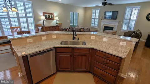 Kitchen - 43161 Barnstead Dr, Ashburn, VA 20148 photo 4 of 5