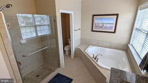 Bath - 43161 Barnstead Dr, Ashburn, VA 20148 photo 3 of 6
