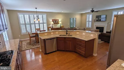 Kitchen - 43161 Barnstead Dr, Ashburn, VA 20148 photo 5 of 5