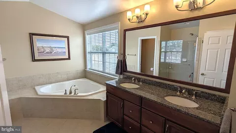 Bath - 43161 Barnstead Dr, Ashburn, VA 20148 photo 1 of 6