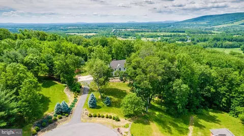 34905 Gidney Ct, Round Hill, VA 20141