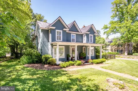 18 E Loudoun St, Round Hill, VA 20141