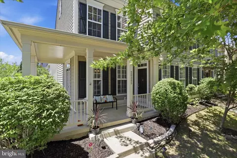 20385 Bowfonds St, Ashburn, VA 20147