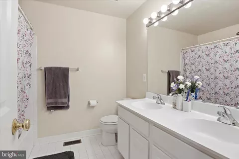 Bath - 20385 Bowfonds St, Ashburn, VA 20147 photo 4 of 5