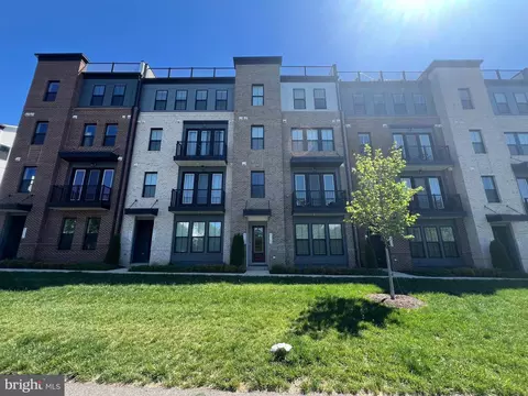 43350 Farringdon Sq, Broadlands, VA 20148