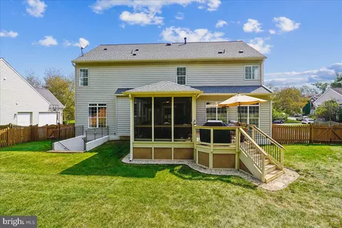Exterior - 22487 Pine Top Ct, Ashburn, VA 20148 photo 7 of 9