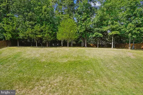 Exterior - 22487 Pine Top Ct, Ashburn, VA 20148 photo 8 of 9