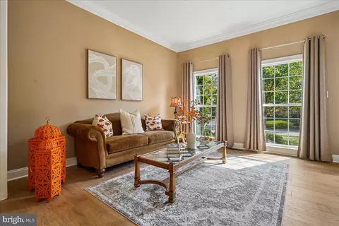 Living - 22487 Pine Top Ct, Ashburn, VA 20148 photo 2 of 2