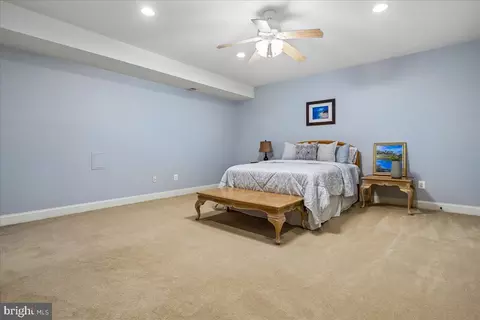 Bedroom - 22487 Pine Top Ct, Ashburn, VA 20148 photo 15 of 17