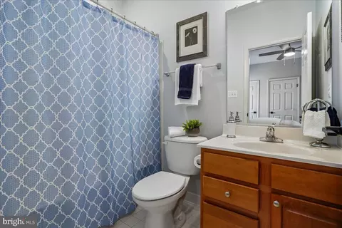 Bath - 22487 Pine Top Ct, Ashburn, VA 20148 photo 4 of 8