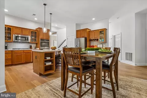 Kitchen - 22487 Pine Top Ct, Ashburn, VA 20148 photo 2 of 7
