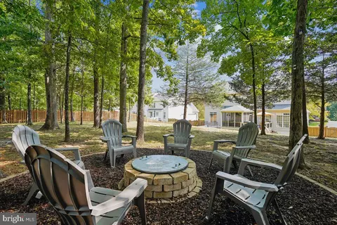 Exterior - 22487 Pine Top Ct, Ashburn, VA 20148 photo 9 of 9