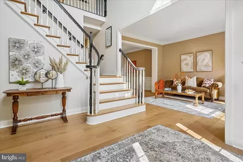 Entry Way - 22487 Pine Top Ct, Ashburn, VA 20148 photo 3 of 6