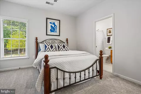 Bedroom - 22487 Pine Top Ct, Ashburn, VA 20148 photo 6 of 17
