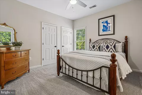 Bedroom - 22487 Pine Top Ct, Ashburn, VA 20148 photo 4 of 17