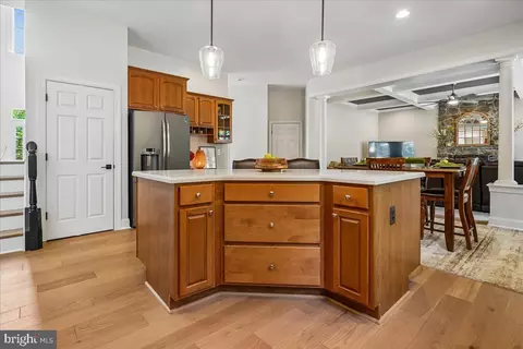 Kitchen - 22487 Pine Top Ct, Ashburn, VA 20148 photo 5 of 7