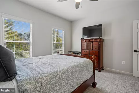 Bedroom - 22487 Pine Top Ct, Ashburn, VA 20148 photo 3 of 17